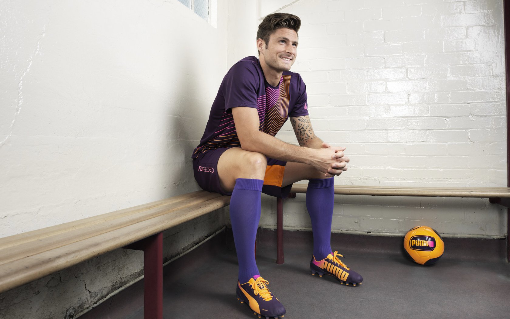 九游下载中心-内维斯球员在场上发挥出色，最终夺得胜利，内维斯位置