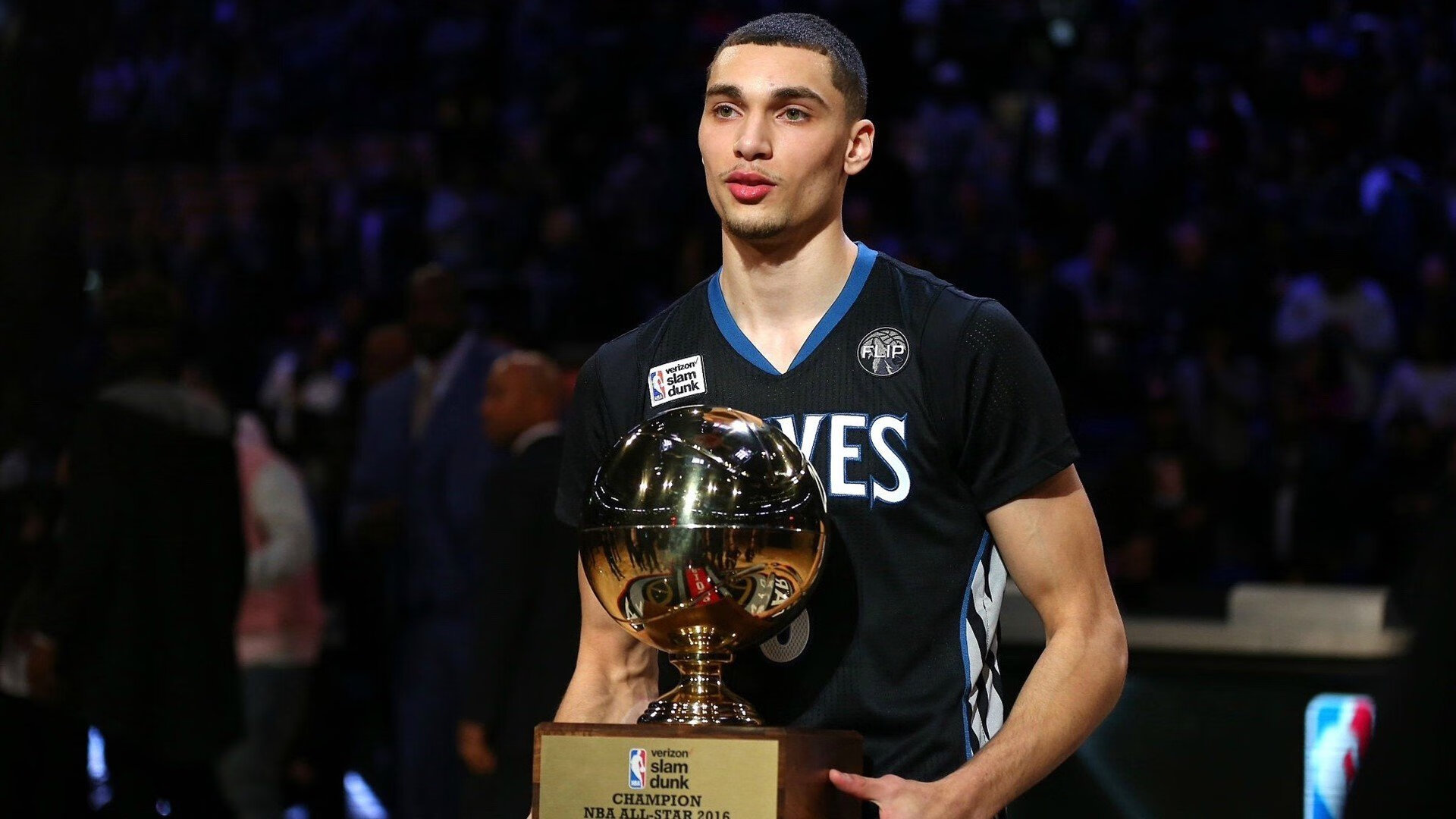 球场魔术：那些令人眼花缭乱的篮球奇迹，球场魔术师是谁